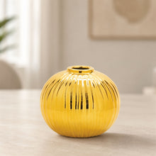 Load image into Gallery viewer, Decorative Gold Vase
