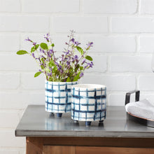 Load image into Gallery viewer, Tie-Dye Design Footed Planter (Set of 2)