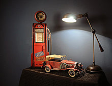 Load image into Gallery viewer, Gas Pump W/Clock 1:4