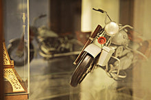 Load image into Gallery viewer, 1942 Indian Model 741 Grey Motorcycle 1:7