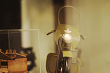 Load image into Gallery viewer, 1942 Yellow Motorcycle 1:12