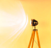 Load image into Gallery viewer, Jawa Lamp with Tripod