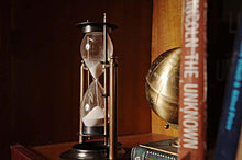 Load image into Gallery viewer, Brass Revolving Sandtimer