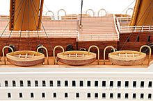 Load image into Gallery viewer, RMS Titanic Midsize with Display Case