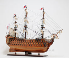 Load image into Gallery viewer, HMS Victory Midsize With Display Case