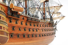 Load image into Gallery viewer, HMS Victory Midsize With Display Case