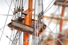Load image into Gallery viewer, HMS Victory Midsize With Display Case