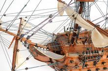 Load image into Gallery viewer, HMS Victory Large With Floor Display Case