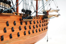 Load image into Gallery viewer, HMS Victory Small with Display Case