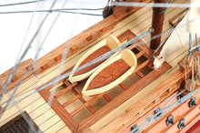 Load image into Gallery viewer, HMS Victory Small with Display Case
