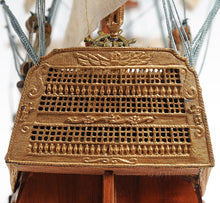 Load image into Gallery viewer, HMS Victory Small with Display Case