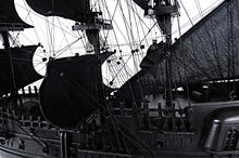 Load image into Gallery viewer, Black Pearl Pirate Ship Large With Table Top Display Case