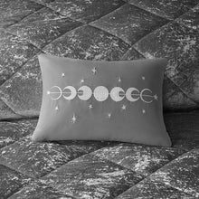 Load image into Gallery viewer, Intelligent Design Felicia Velvet Duvet Cover Set ID12-1794 By Olliix