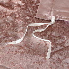 Load image into Gallery viewer, Intelligent Design Felicia Velvet Duvet Cover Set - Twin/Twin Xl ID12-1782