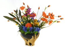 Load image into Gallery viewer, Poppy&#39;s in Black Bowl with gold handsÊ
