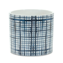 Load image into Gallery viewer, Criss Cross Pattern Planter (Set of 2)
