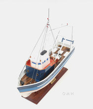 Load image into Gallery viewer, La Confiance Painted
