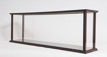Load image into Gallery viewer, Queen Mary Midsize with Display Case
