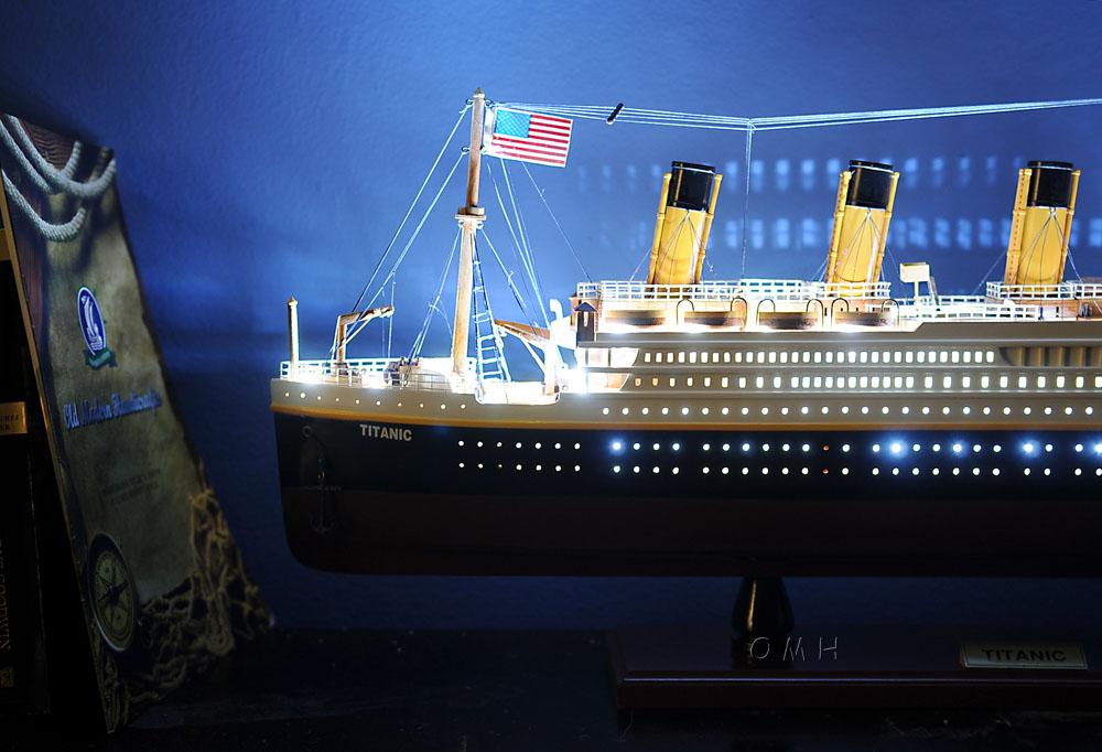 TITANIC WITH LIGHTS