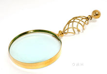 Load image into Gallery viewer, Magnifier in wood box- 5 inches
