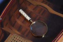 Load image into Gallery viewer, Magnifier in wood box- 4 inches
