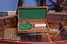 Load image into Gallery viewer, Magnifier in wood box- 4 inches

