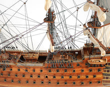 Load image into Gallery viewer, HMS Victory Midsize With Display Case
