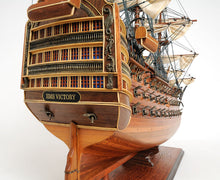 Load image into Gallery viewer, HMS Victory Midsize With Display Case
