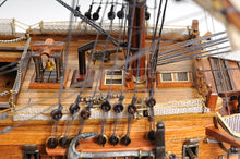 Load image into Gallery viewer, HMS Victory Midsize With Display Case
