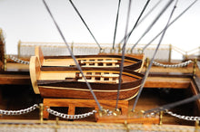 Load image into Gallery viewer, HMS Victory Midsize With Display Case
