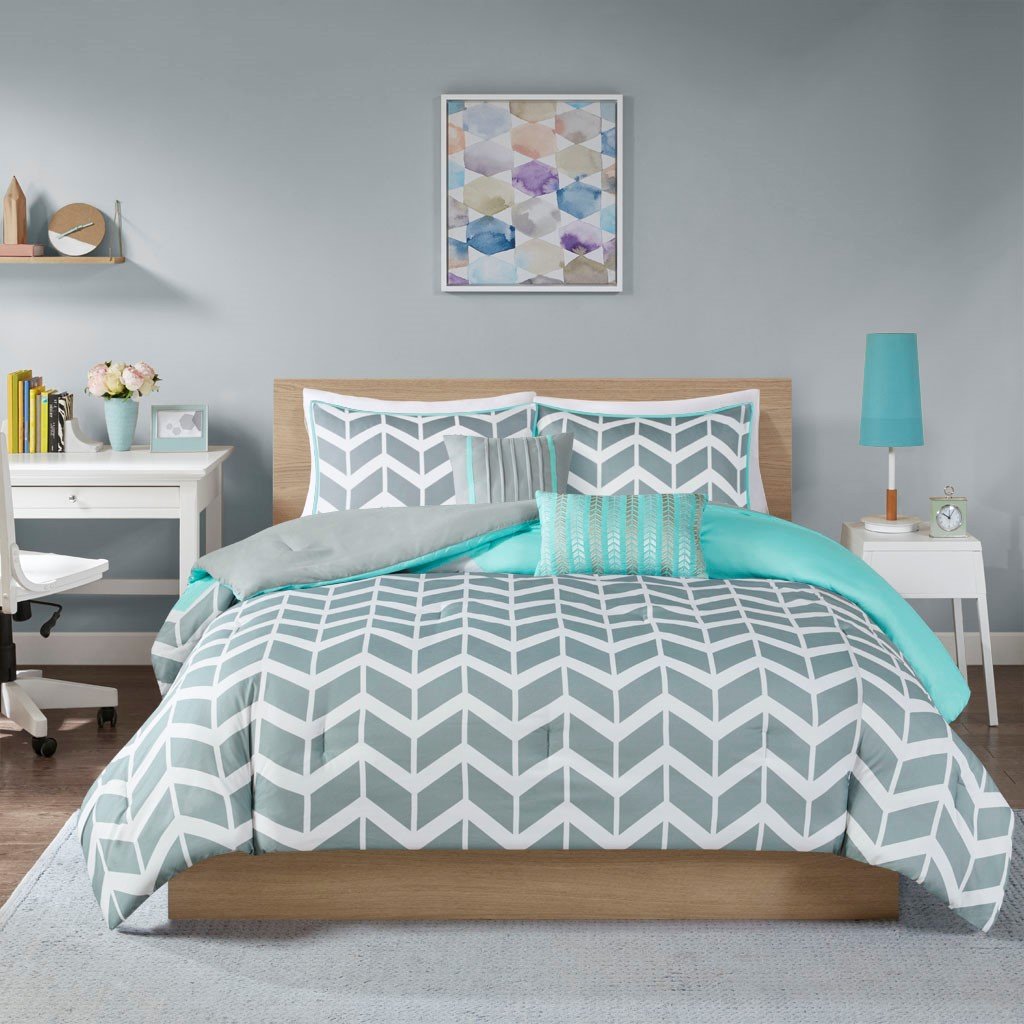 Intelligent Design Nadia Comforter Set -Full/Queen ID10-232 By Olliix