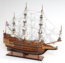 Load image into Gallery viewer, Sovereign of the Seas Mid Size EE
