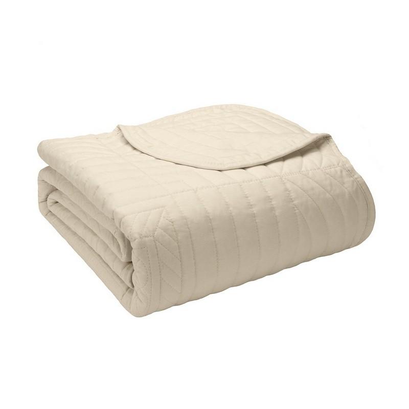 Oversized Quilted Throw With Scalloped Edges -60X72