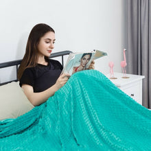 Load image into Gallery viewer, 60&quot;x80&quot; 15 lbs 3 Piece Heavy Weighted Blanket Set with Hot and Cold Duvet Covers-Green
